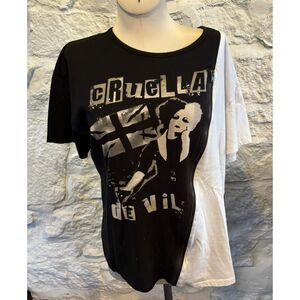 Cruella De Vil Her Universe Punk Graphic Tee Black White Zipper Disney Villain